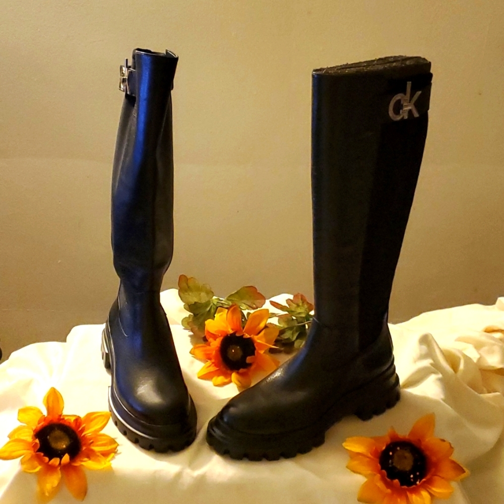 Women's Calvin Klein Lonie Cow Roma Black Boot, Brand New size 5.
